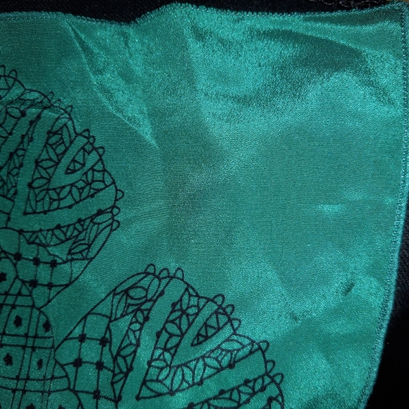 Saks Fifth Avenue 100% silk green handkerchief (everything must go! Moving sale) - Picture 3 of 7